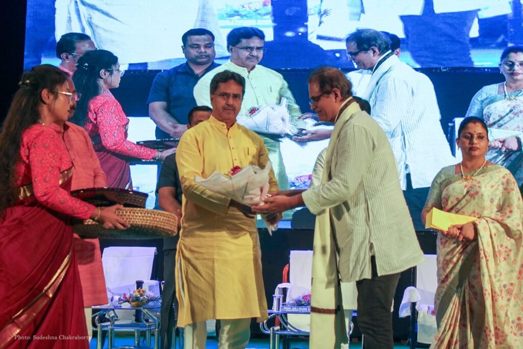 শারদ সম্মান ২০২৫: মাননীয় মুখ্যমন্ত্রীর হাত থেকে সম্মাননা